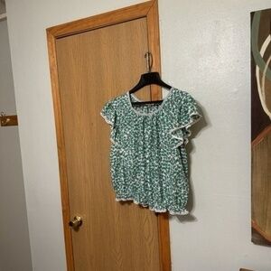 Max Studio XL Multi-Color w/Floral Print & Flutter Sleeves Scoop Neck Blouse